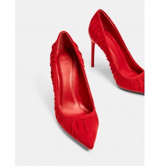 Topuk büzgülü ayakkabı